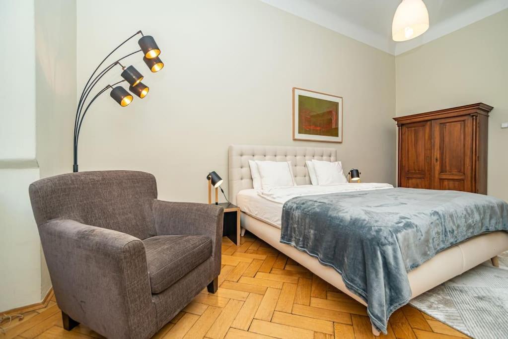 Large And Modern Apartment In The Heart Of פראג מראה חיצוני תמונה