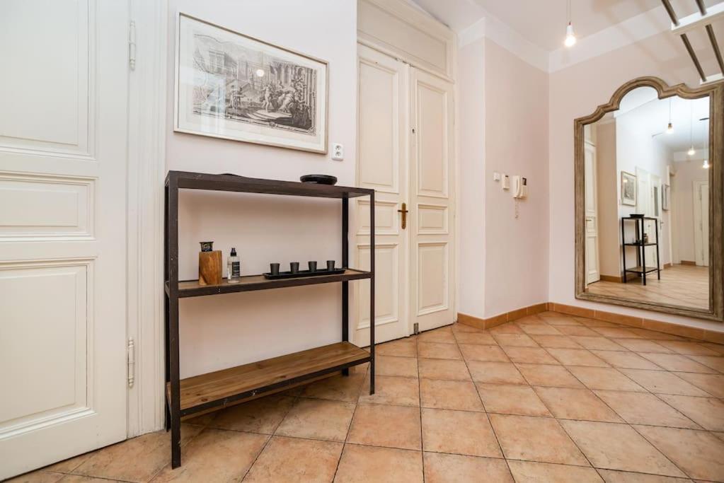 Large And Modern Apartment In The Heart Of פראג מראה חיצוני תמונה
