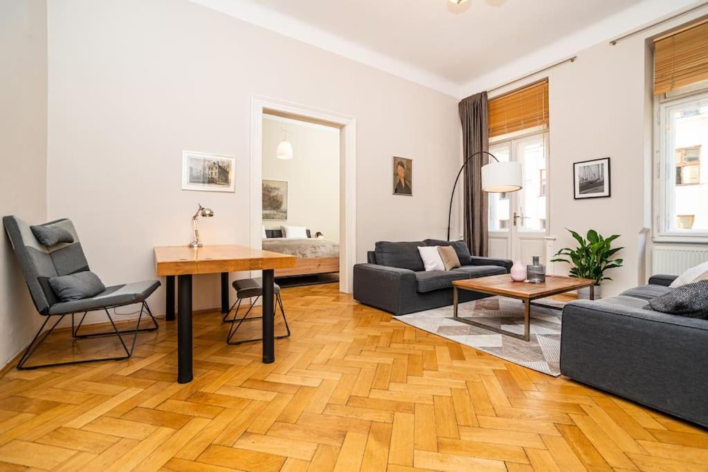 Large And Modern Apartment In The Heart Of פראג מראה חיצוני תמונה
