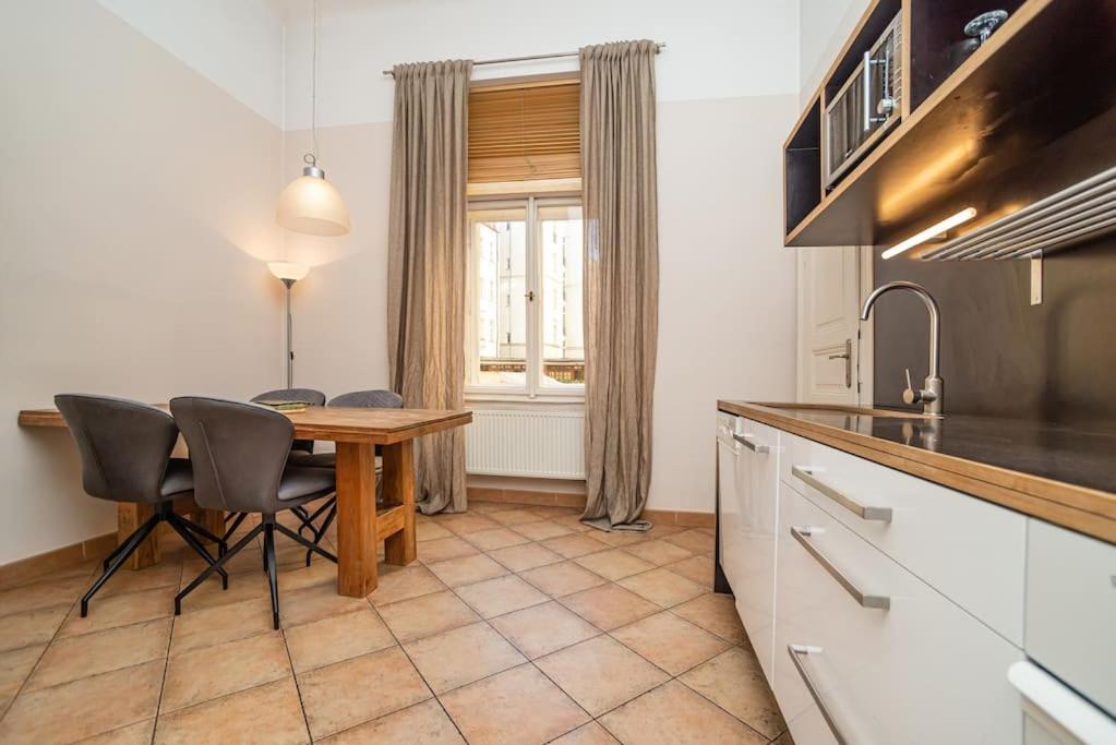 Large And Modern Apartment In The Heart Of פראג מראה חיצוני תמונה